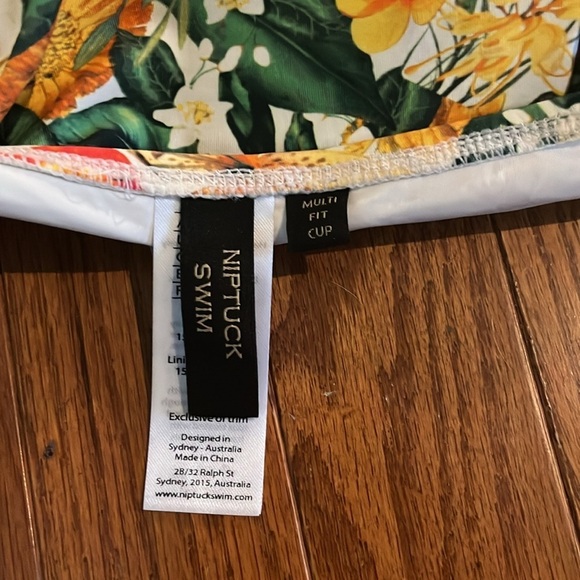 Nip Tuck | Joanne Citrus Twist Front One Piece Swimsuit Size 8 Swim Beach Pool - Picture 7 of 9